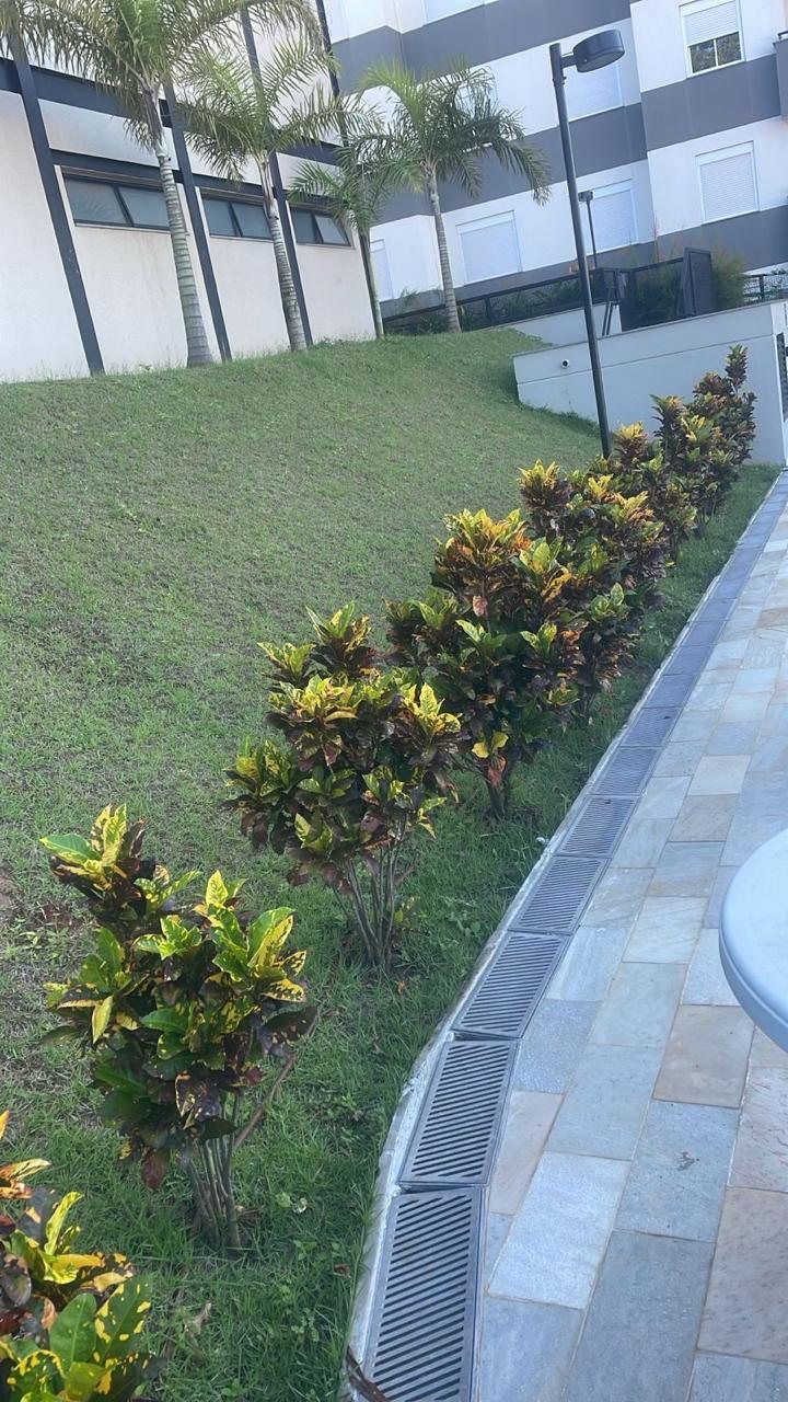 Jardinagem e acabamento em áreas verdes